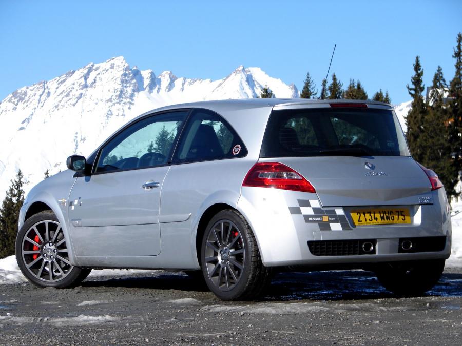  Renault Megane R.S. F1 Team 2006 года  (фото 13 из 14)